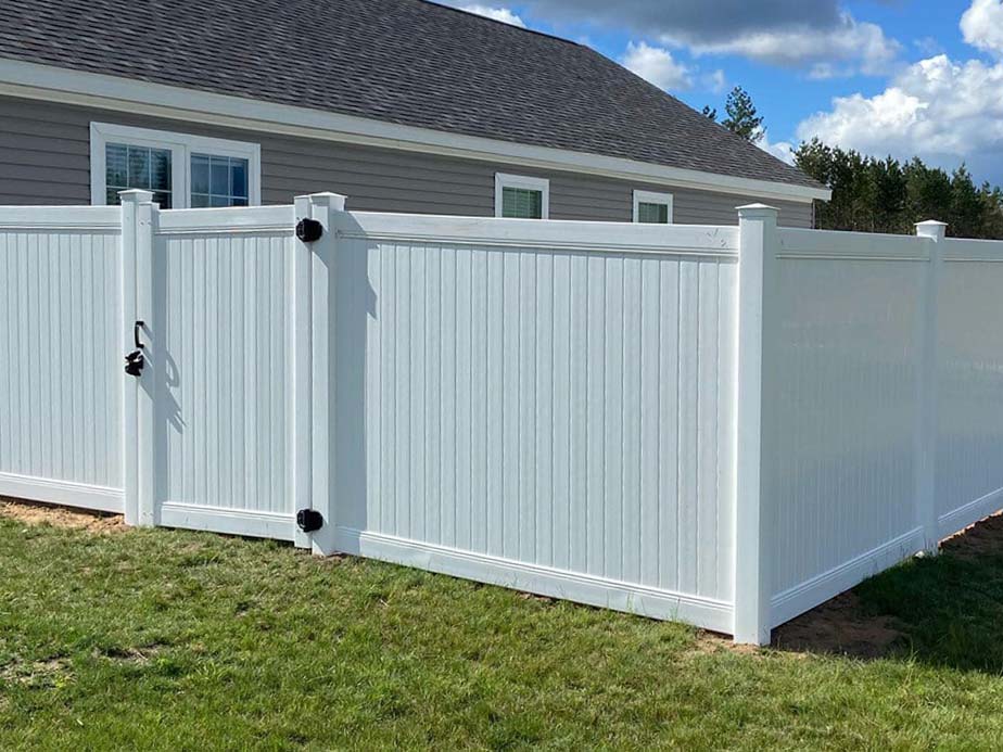 Residential Vinyl fence company in the Traverse City Michigan area.