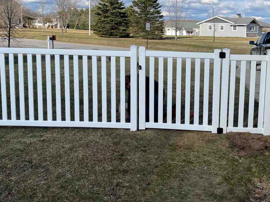 Residential Vinyl fence company in the Traverse City Michigan area.