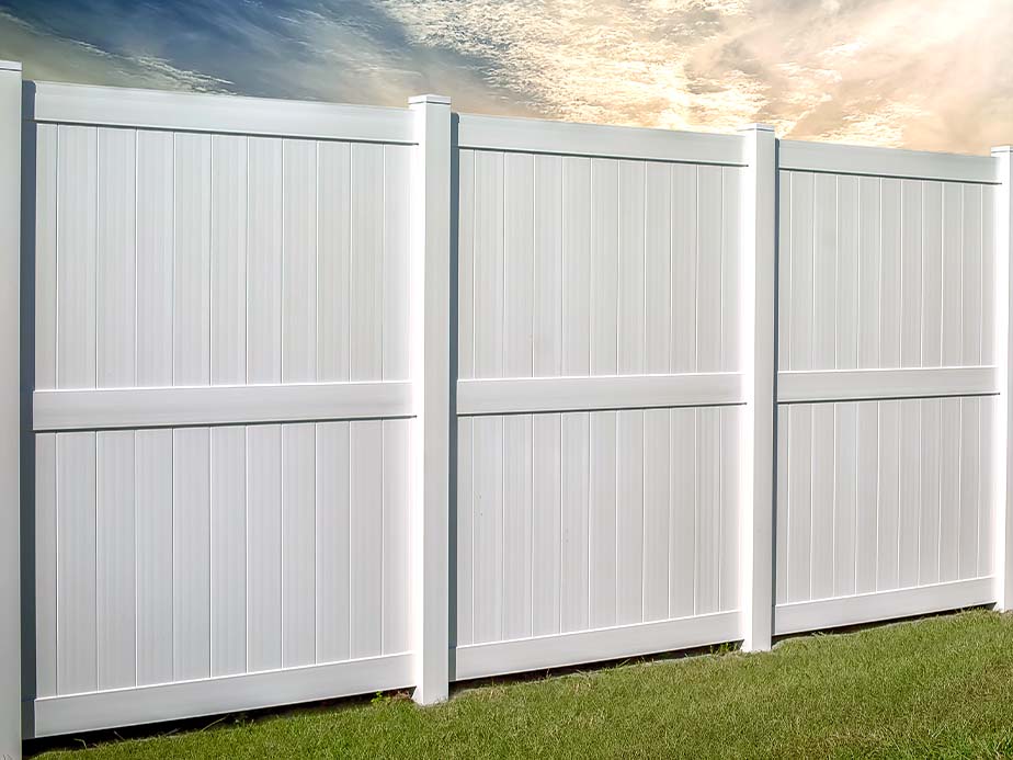Commercial Vinyl Fence Company In Traverse City Michigan