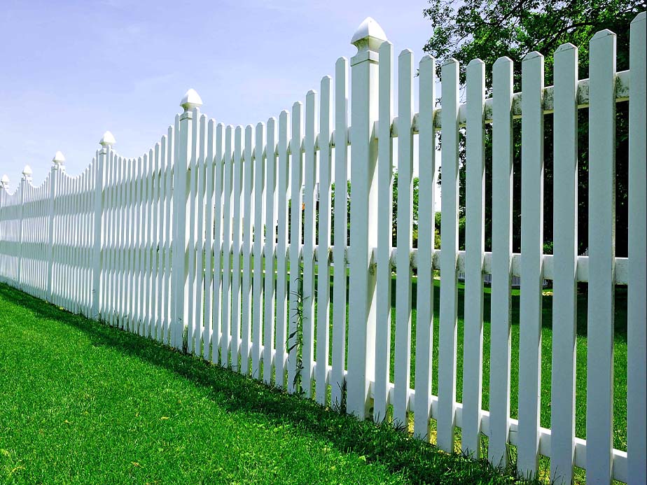 Residential Vinyl Fence Company In Traverse City Michigan