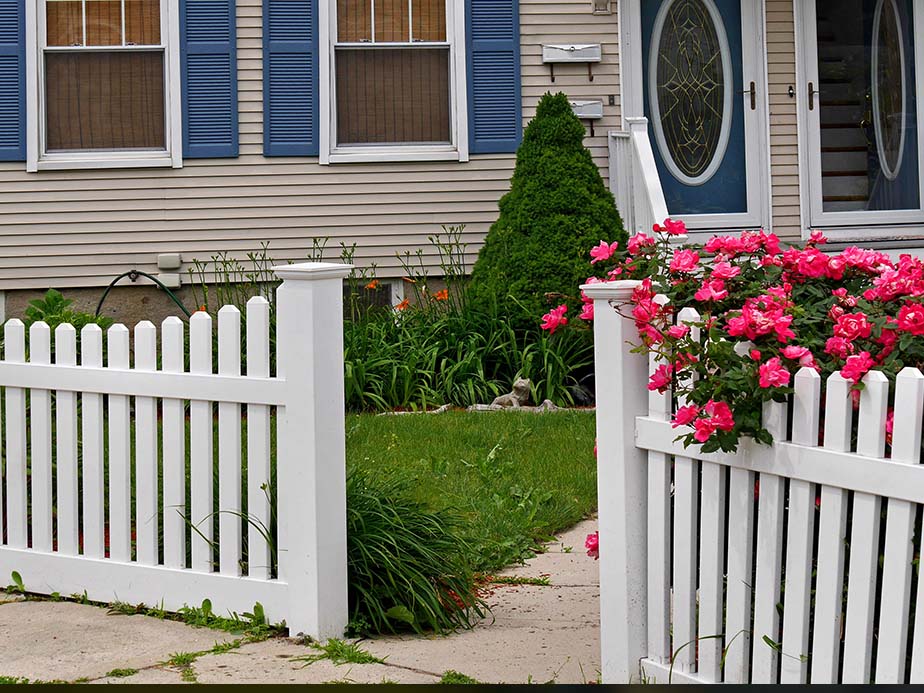 Vinyl decorative fencing in Traverse City Michigan