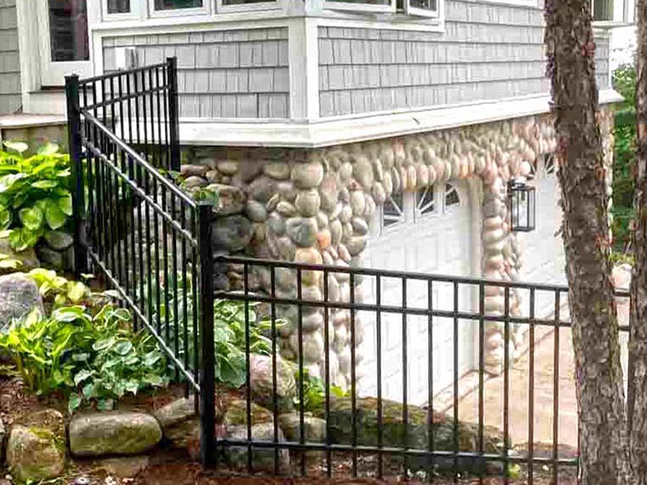 Traverse City Michigan residential fencing company