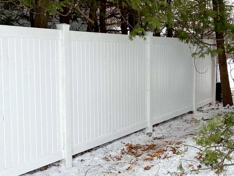 Traverse City Michigan vinyl privacy fencing